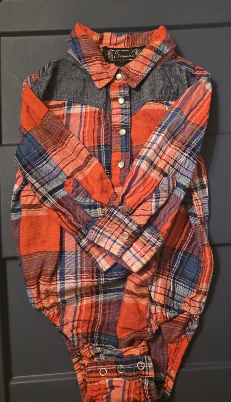 Men's Red Plaid Button-Up Shirt - Classic Casual